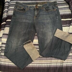 gap premium Straight crop 6/28 Darkwash 

Super cute and in very gently worn